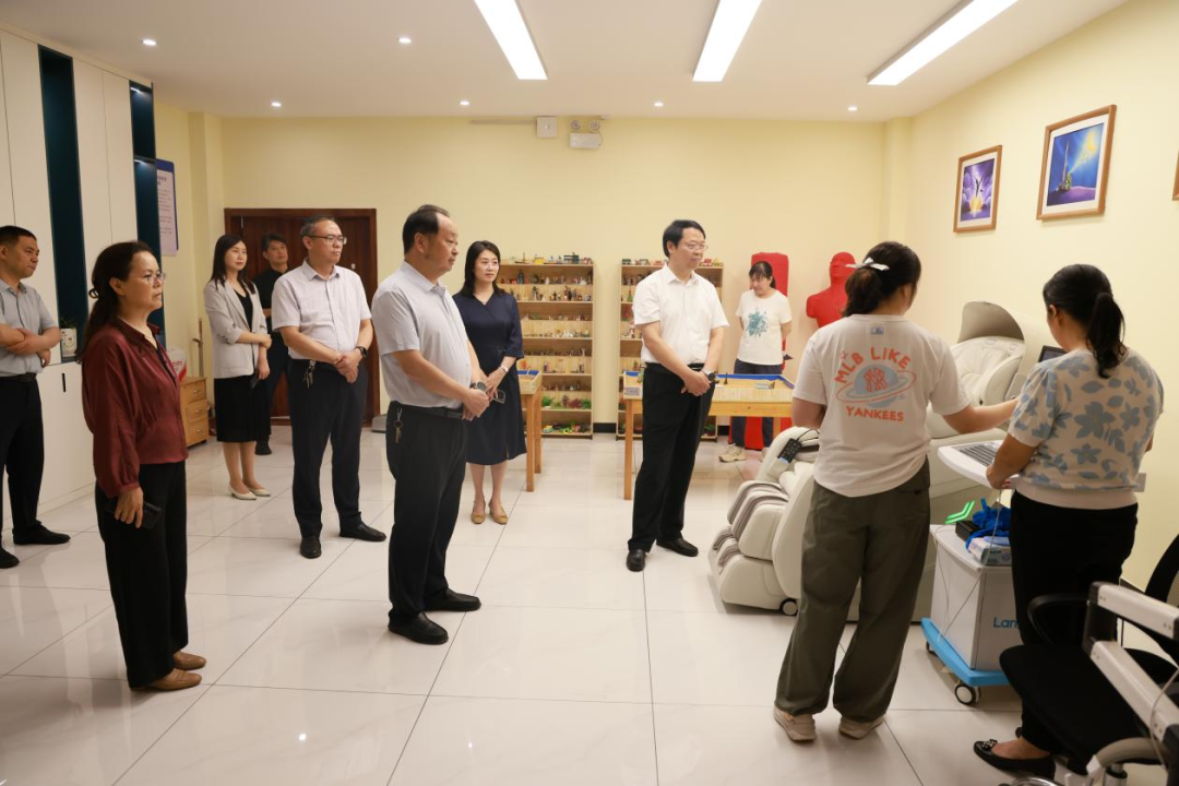 绘心润德 携手成长——校领导与师生代表沉浸式参与心理健康教育体验观摩活动侧记